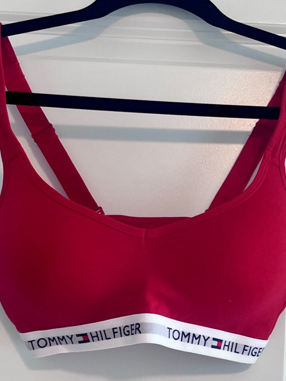Tommy Hilfiger Women’s Light Lift Bralette – Red